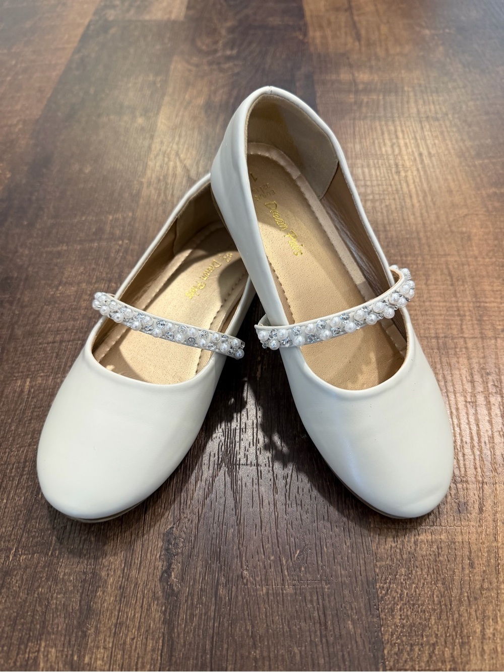 Dream pairs Girls White Pearl-Embellished Mary Jane Dress Shoes